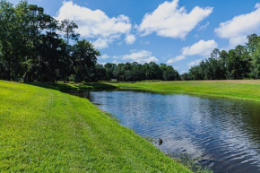 Spacious 3 BR plus SS in Den & screened lanai waterside